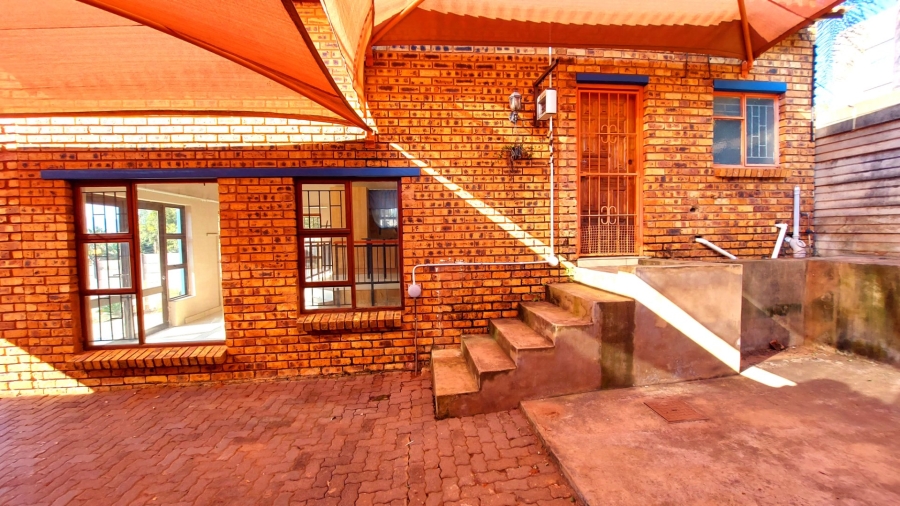 6 Bedroom Property for Sale in Ifafi North West
